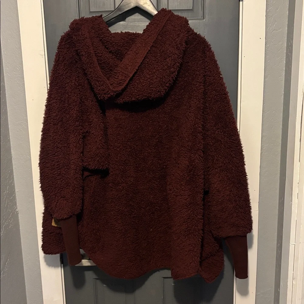 Nordic Beach Burgundy Fuzzy Hooded Jacket with tight wrists - Picture 4 of 4